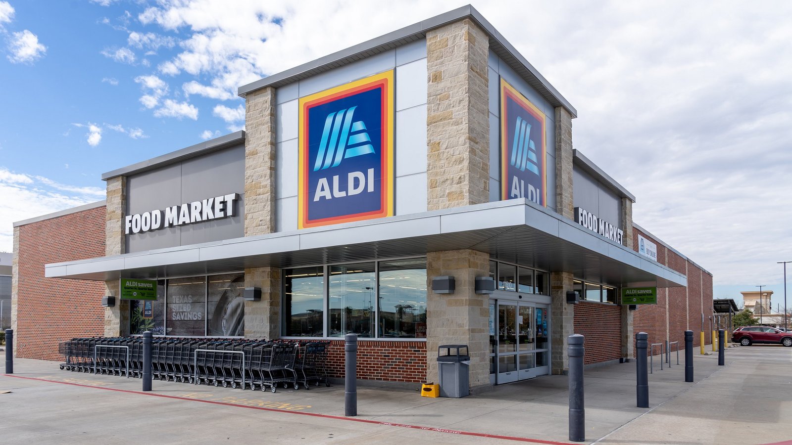 I Work at Aldi: Here Are 9 Insider Secrets You Should Know